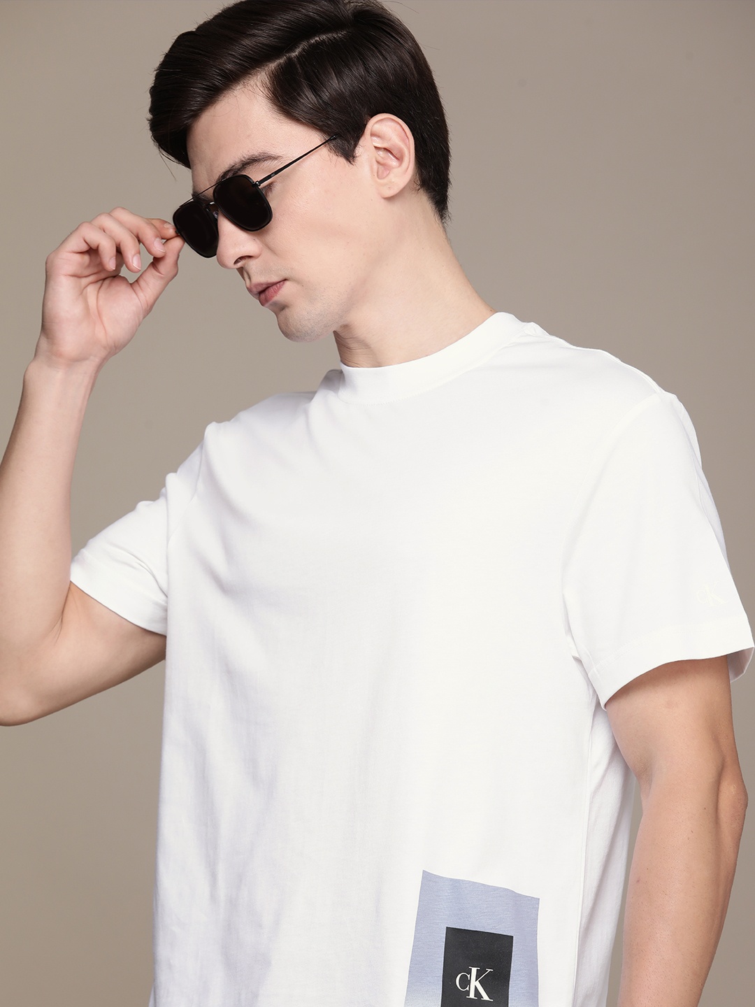 

Calvin Klein Jeans Men White Brand Logo Printed Pure Cotton Slim Fit T-shirt