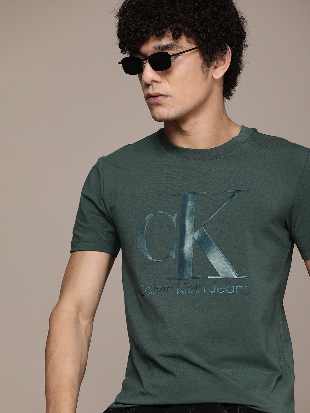 

Calvin Klein Jeans Men Teal Green Institutional wash Organic Cotton Slim Fit T-shirt
