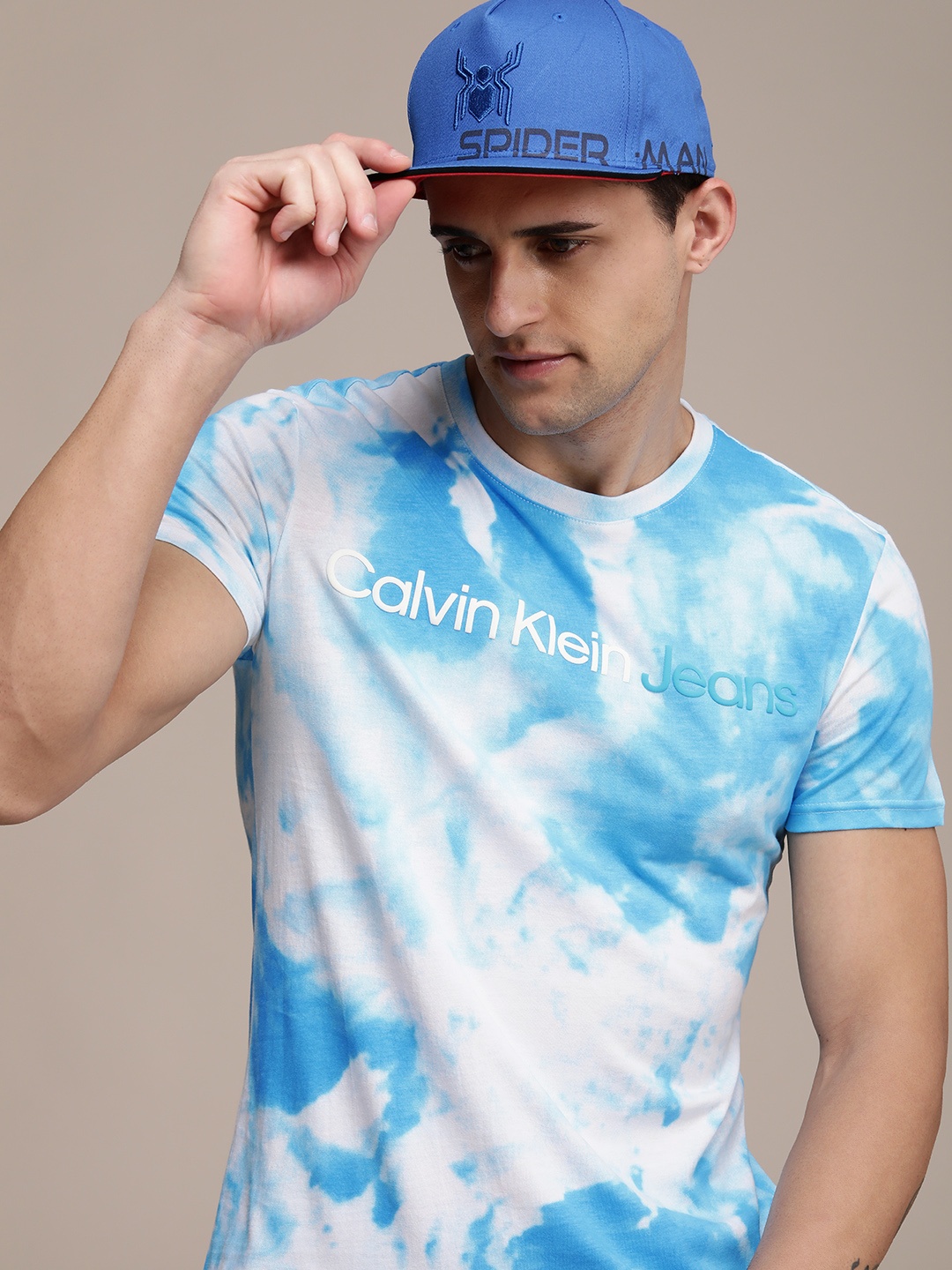 

Calvin Klein Jeans Men White & Blue Dyed Pure Cotton T-shirt