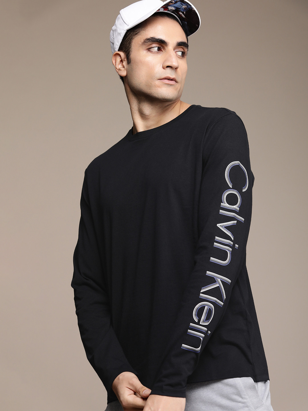 

Calvin Klein Jeans Men Black Printed Sleeves Pure Cotton Slim Fit T-shirt