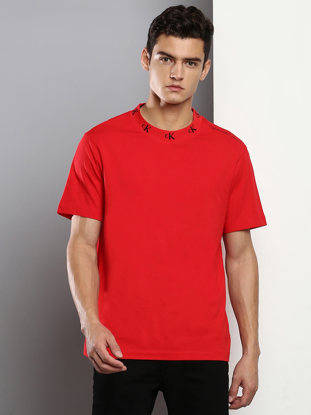 

Calvin Klein Jeans Men Red Brand Logo Printed Relaxed Fit Casual T-shirt