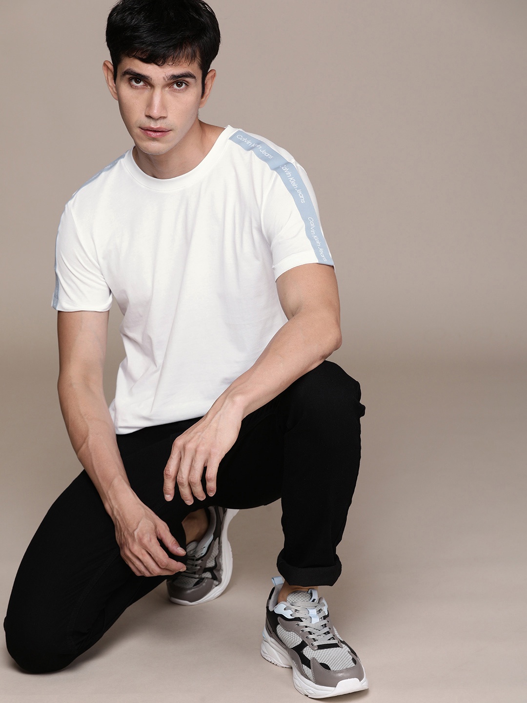 

Calvin Klein Jeans Men White Side Taped Pure Cotton T-shirt