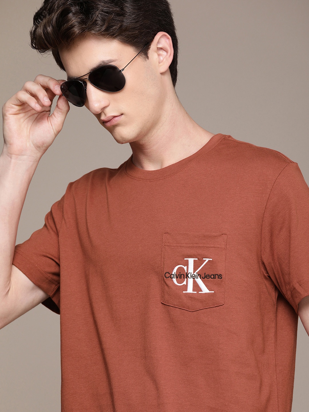 

Calvin Klein Jeans Men Red Terracotta Tile Institutional Slim Fit T-shirt