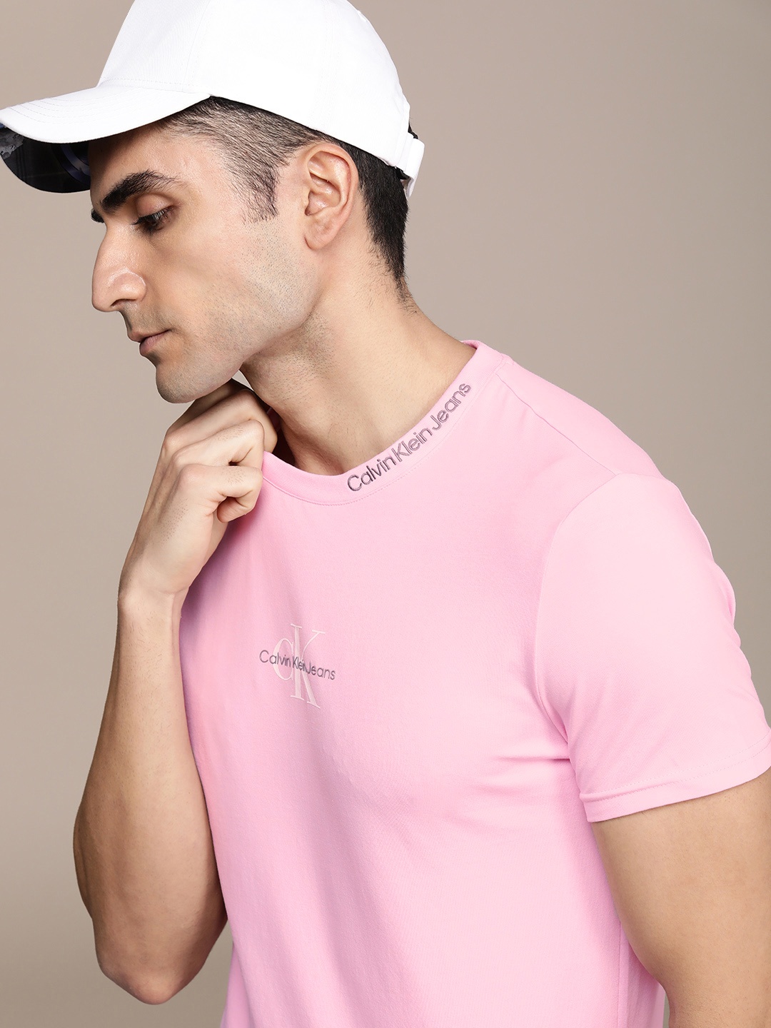 

Calvin Klein Jeans Men Pink Slim Fit T-shirt
