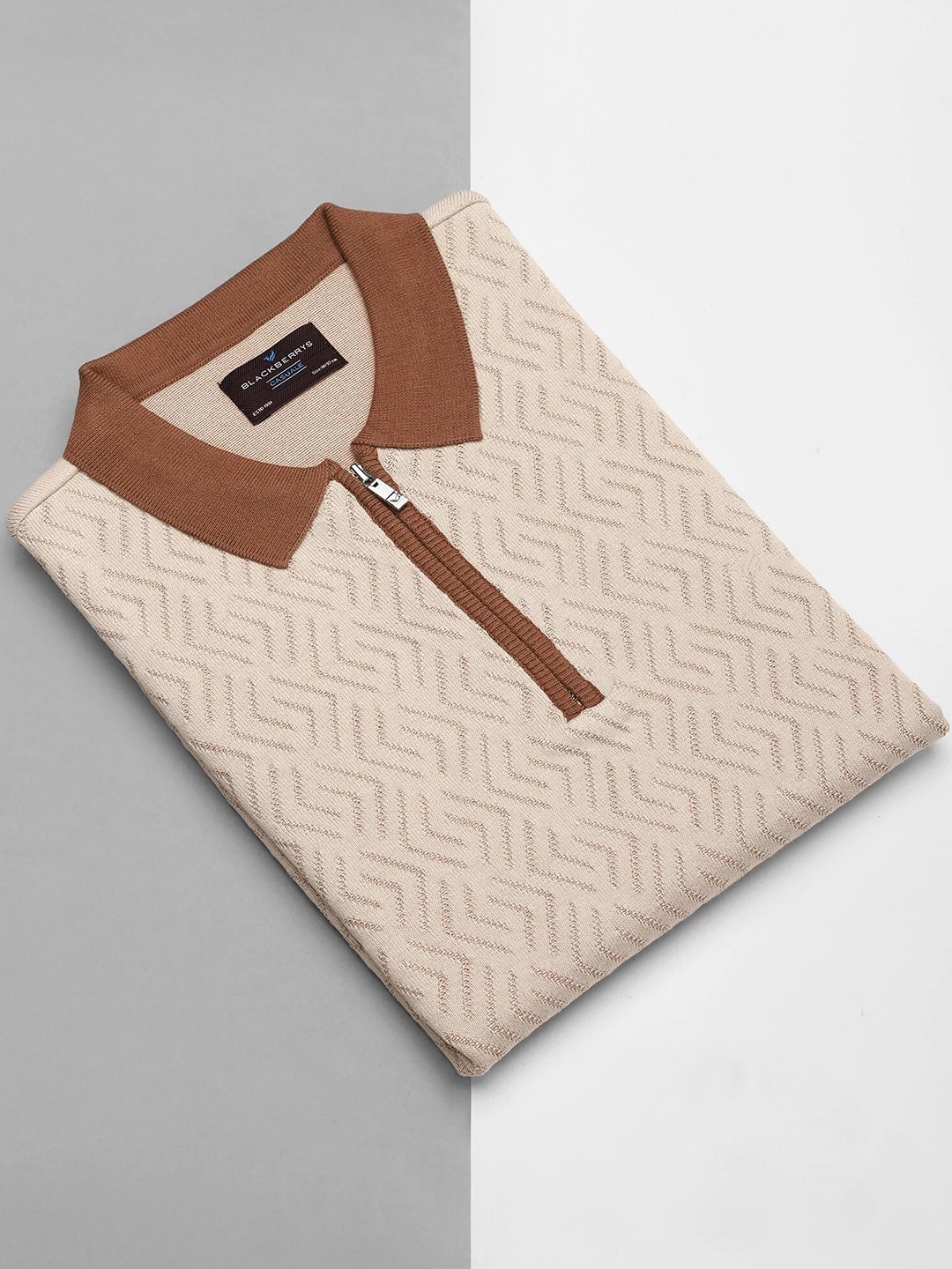 

Blackberrys Men Beige Typography Printed V-Neck Monochrome Slim Fit T-shirt