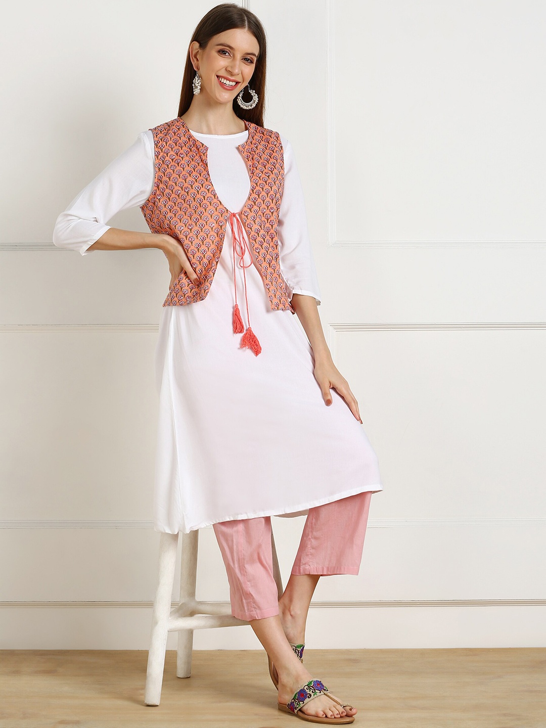 

shashvi Women White & Peach Solid Cotton Kurta with Jacket