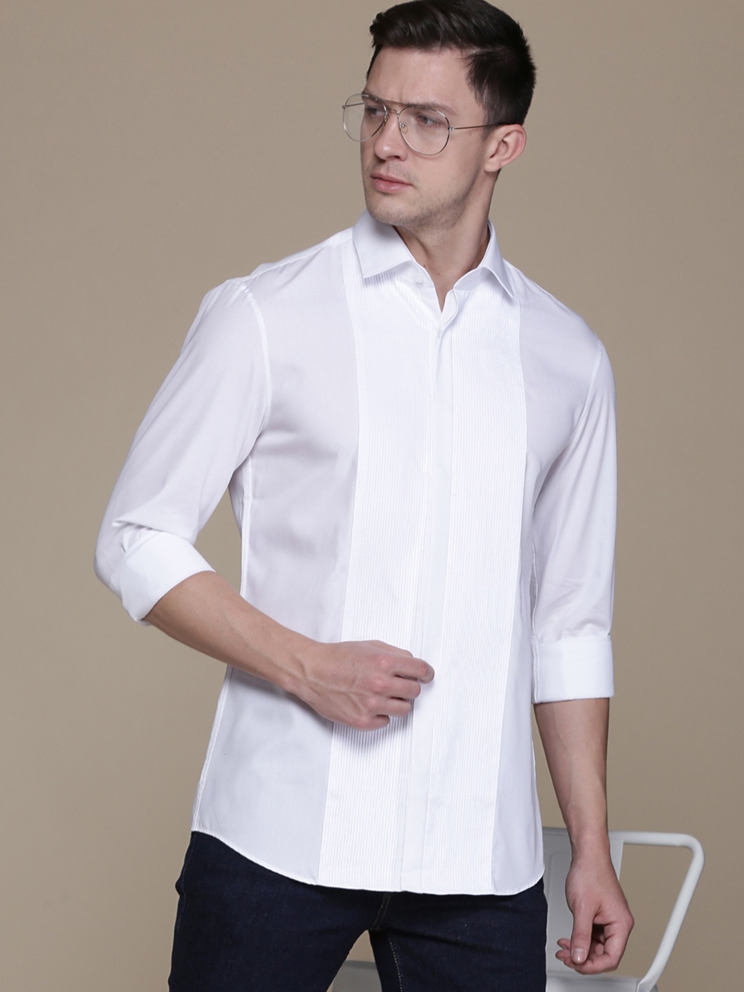 

Calvin Klein Jeans Men White Slim Fit Casual Shirt