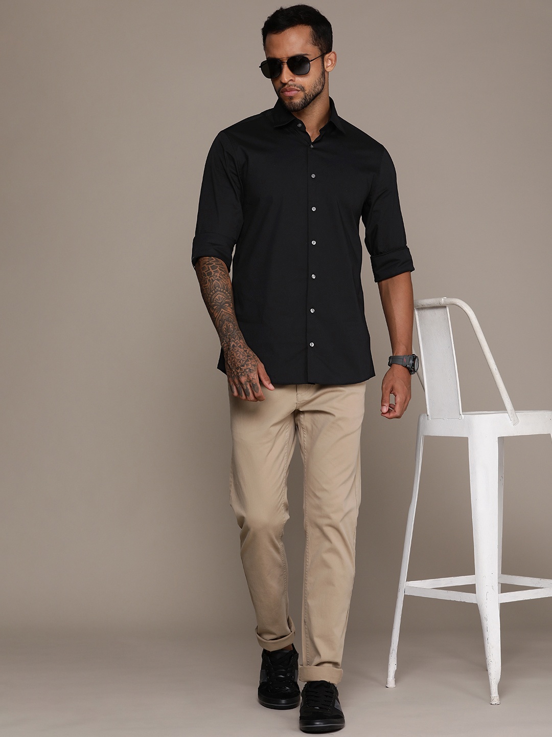 

Calvin Klein Jeans Men Black Solid Smart Slim Fit Casual Shirt