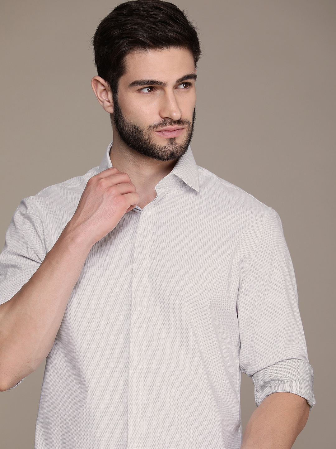 

Calvin Klein Jeans Men White And Black Smart Slim Fit Micro Ditsy Printed Casual Shirt