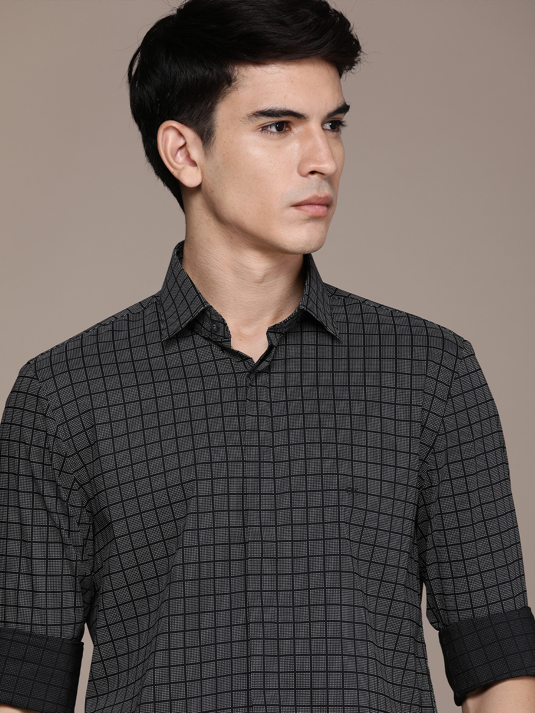 

Calvin Klein Jeans Men Black & White Slim Fit Checked Casual Shirt