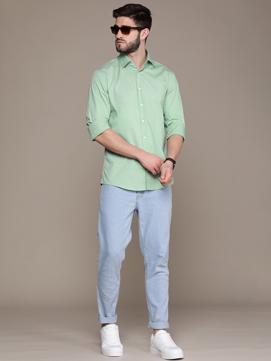

Calvin Klein Jeans Men Mint Green Solid Smart Slim Fit Casual Shirt