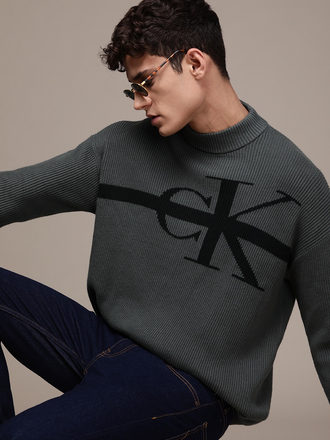 

Calvin Klein Jeans Men Grey Striped Pullover