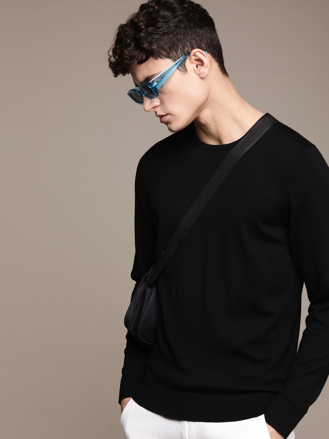 

Calvin Klein Jeans Men Black Solid Crew Neck Pullover Sweater