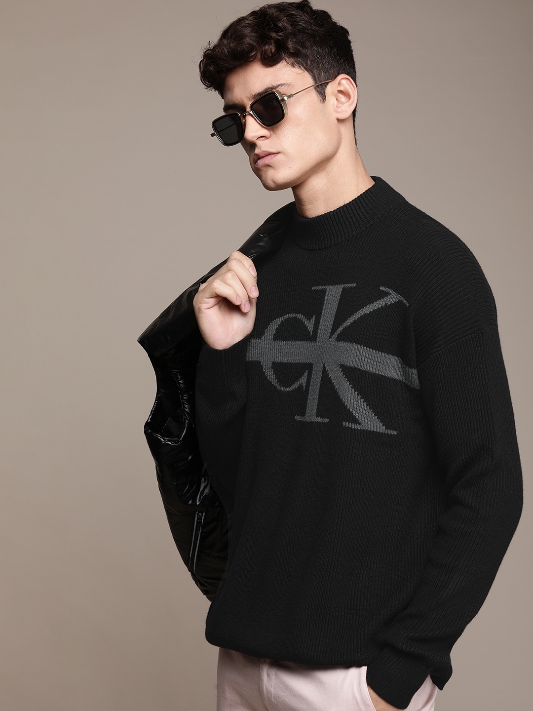 

Calvin Klein Jeans Men Black Striped Pullover