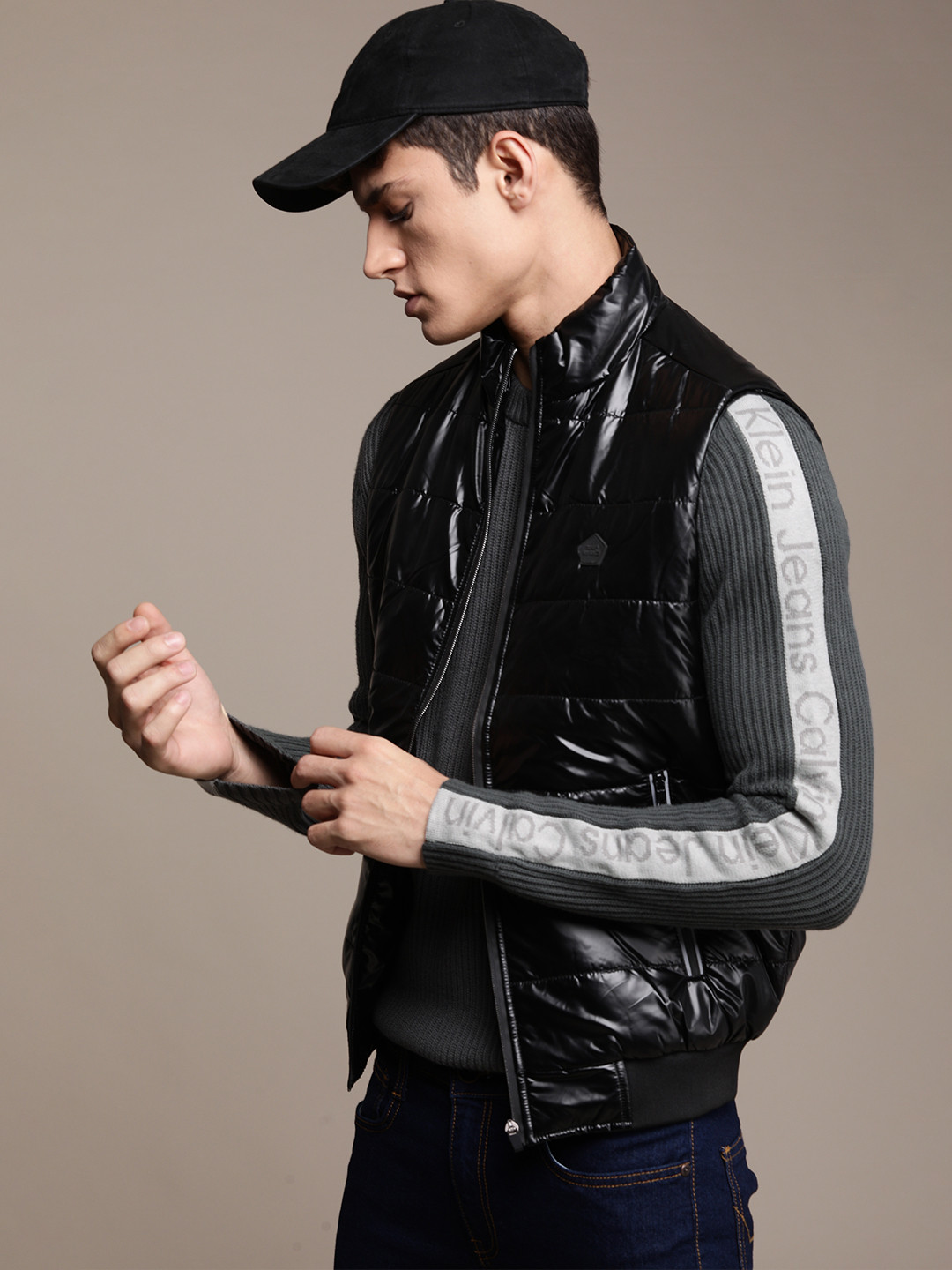 

Calvin Klein Jeans Men Grey Cable Knit Ribbed Pullover