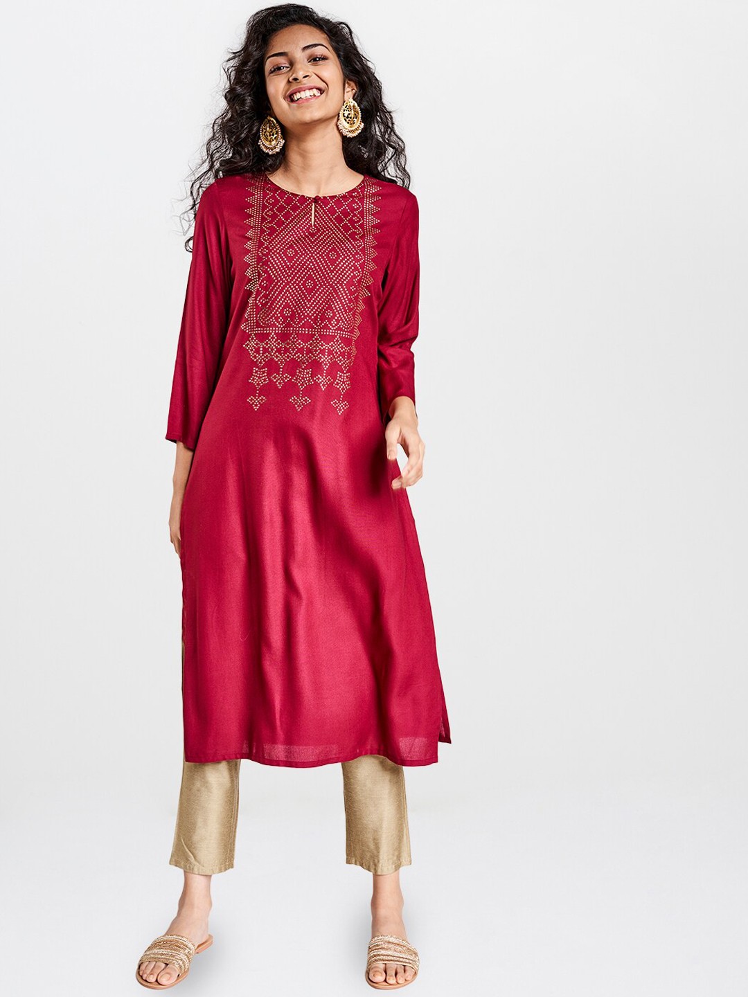 

Global Desi Women Red Embroidered Thread Work Kurta