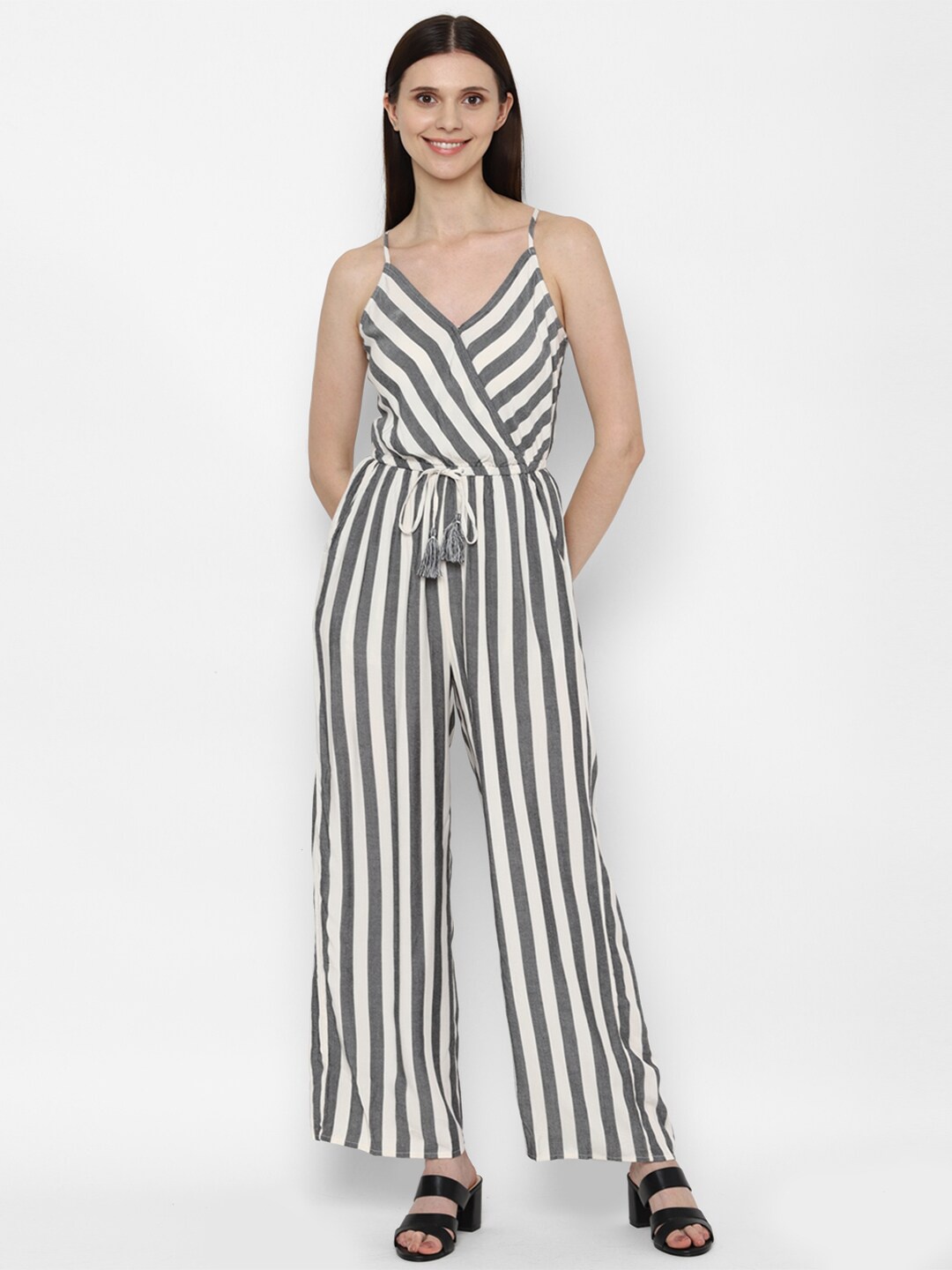 

AMERICAN EAGLE OUTFITTERS White & Black Striped Basic Jumpsuit