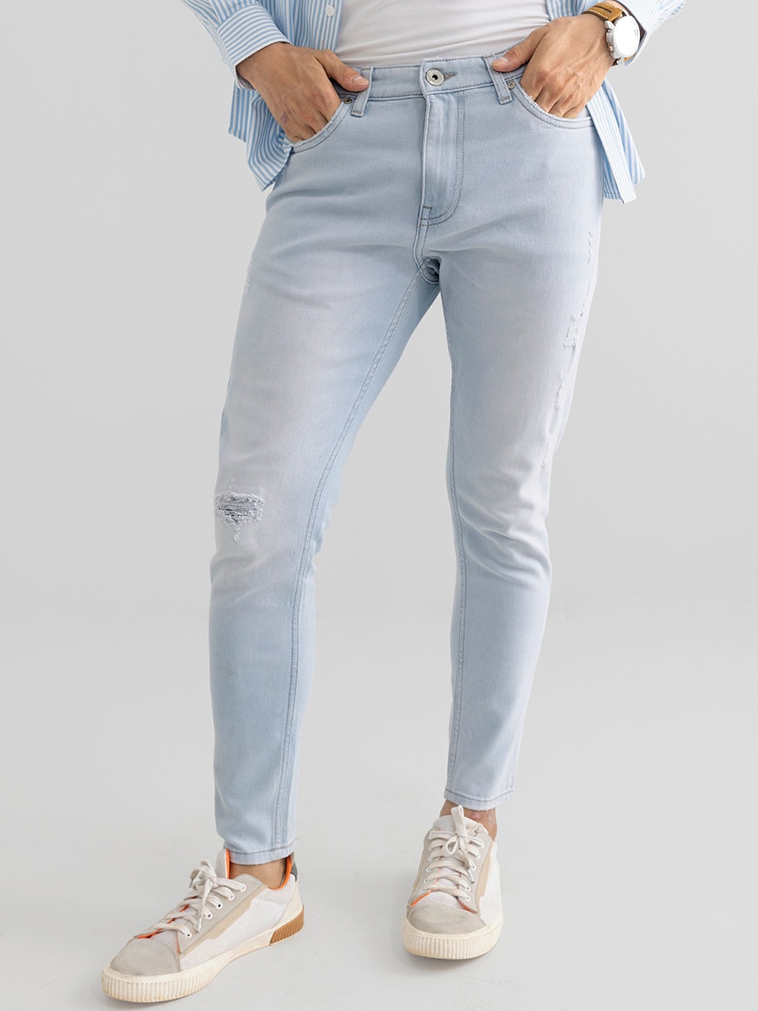 

Snitch Men Blue Skinny Fit Mildly Distressed Light Fade Stretchable Jeans