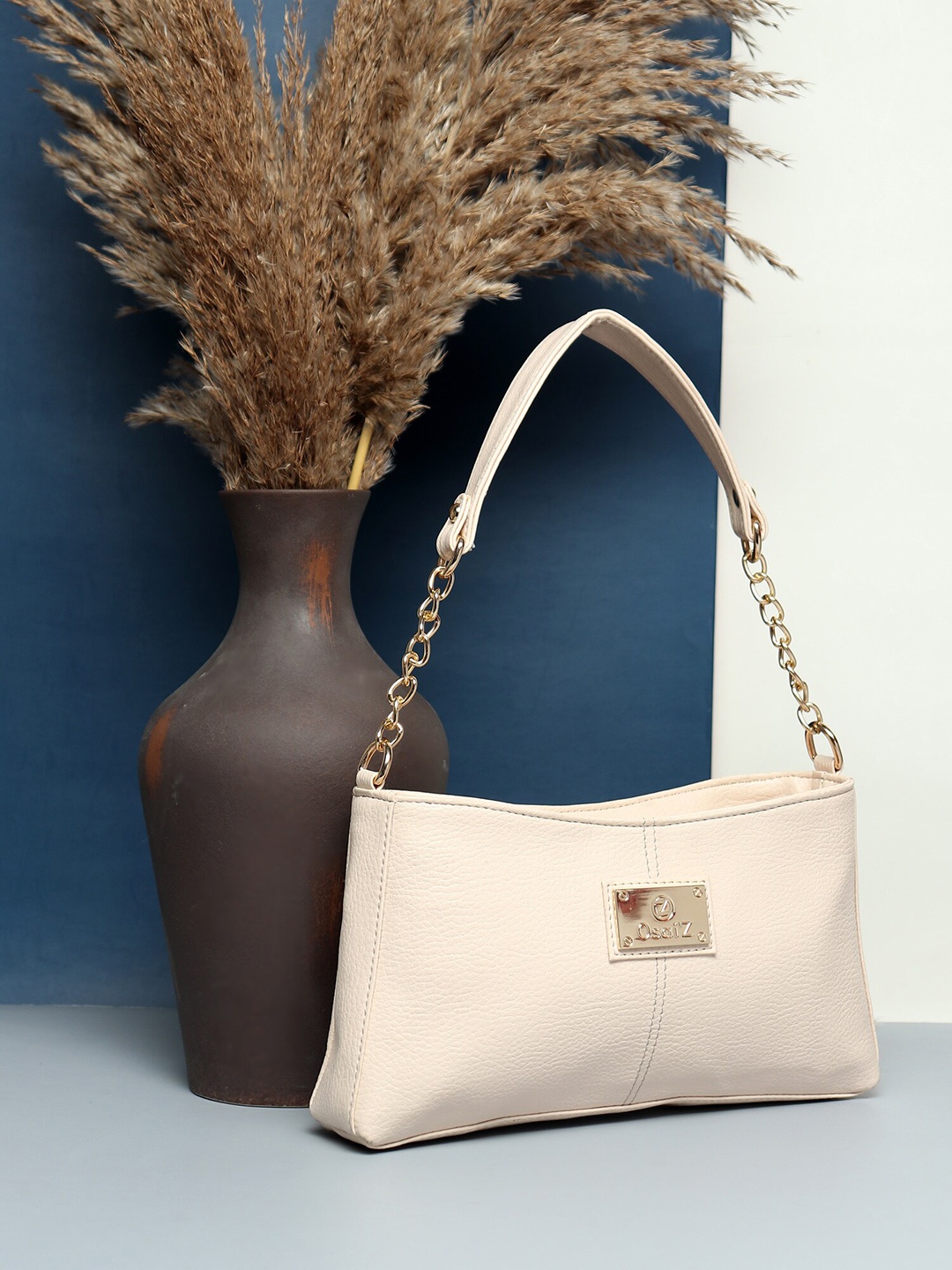 

OsaiZ White PU Structured Handheld Bag