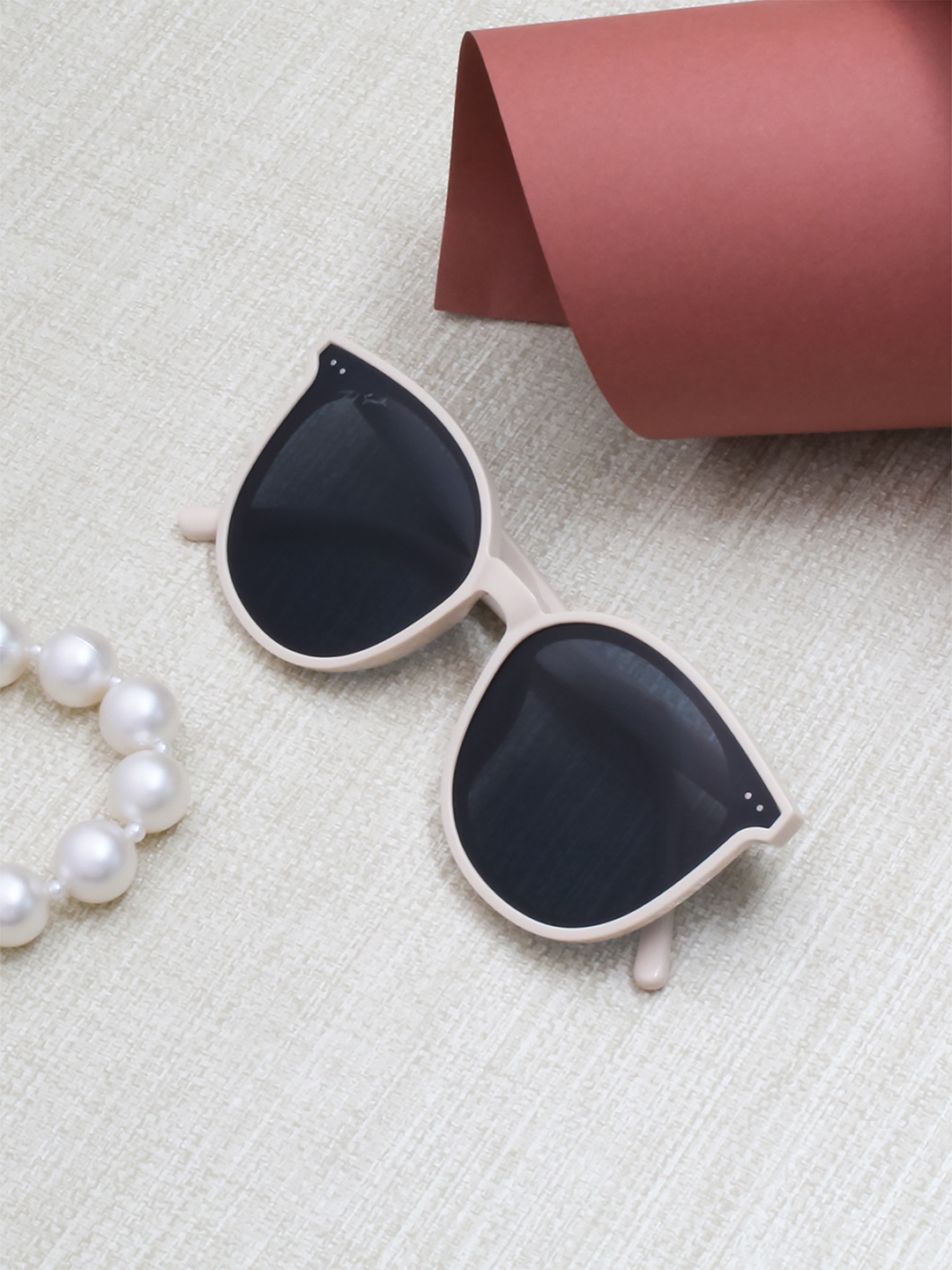 

Ted Smith Unisex Grey Lens & White Round Sunglasses with Polarised and UV Protected Lens