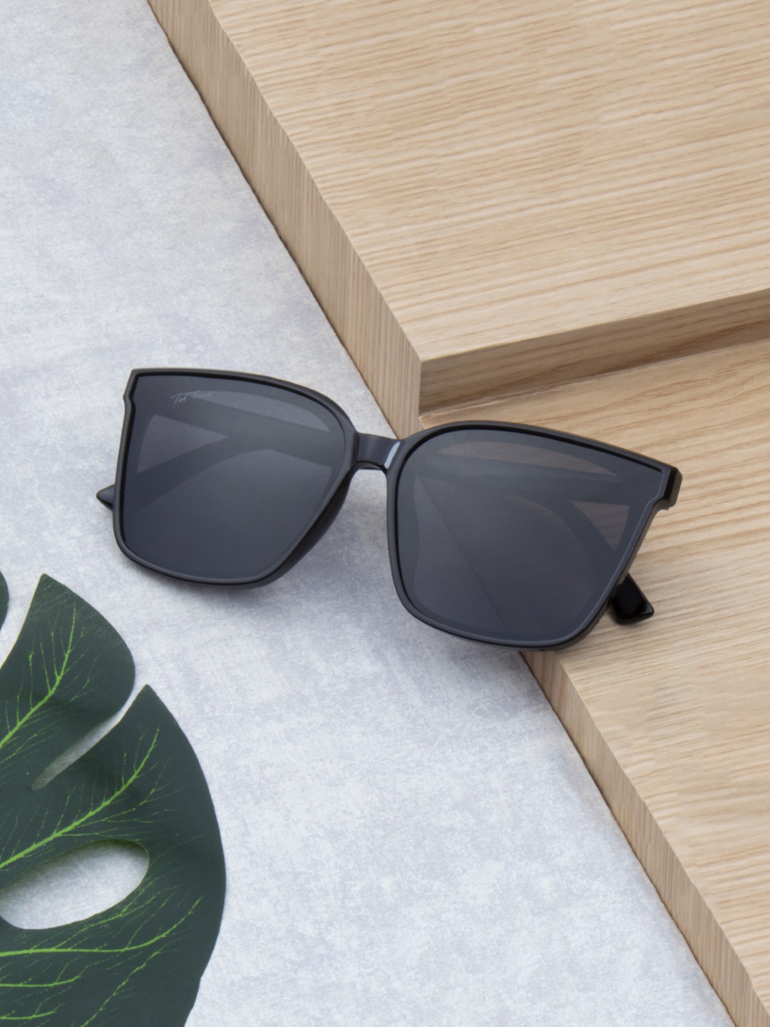 

Ted Smith Unisex Black Lens & Black Square Sunglasses with Polarised and UV Protected Lens
