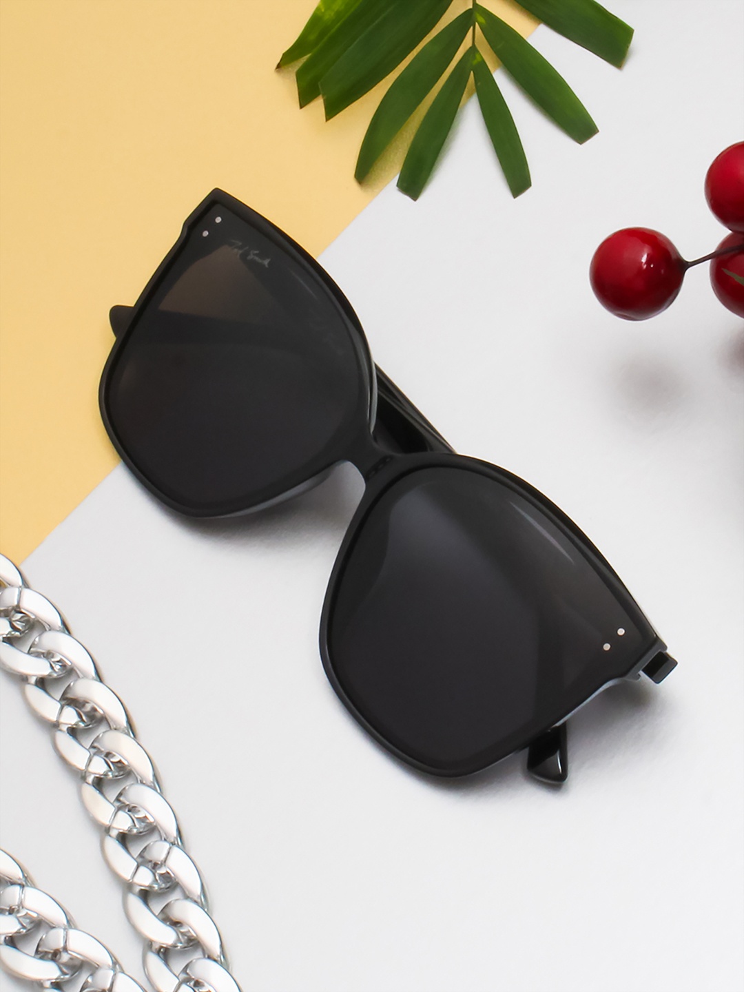 

Ted Smith Unisex Grey Lens & Black Square Sunglasses with Polarised and UV Protected Lens