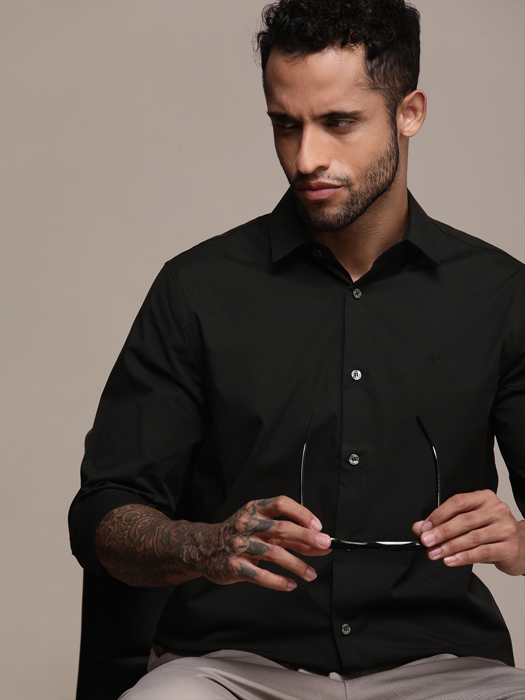 

Calvin Klein Jeans Men Black Solid Smart Slim Fit Casual Shirt