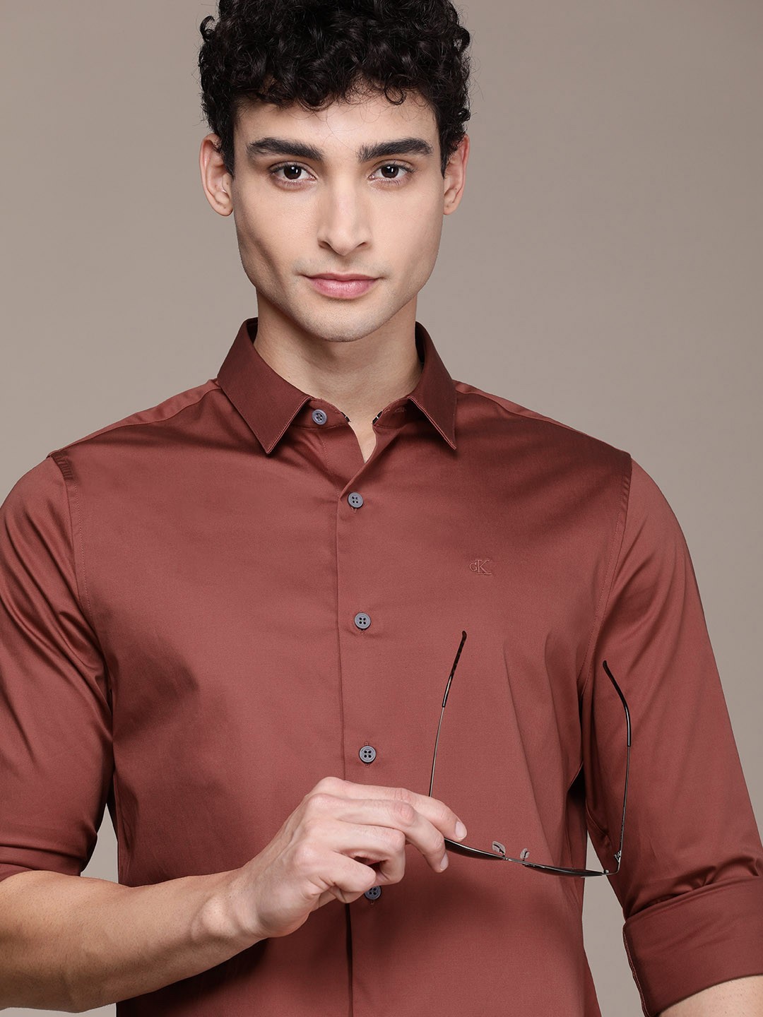 

Calvin Klein Jeans Men Rust Red Solid Slim Fit Casual Satin Shirt
