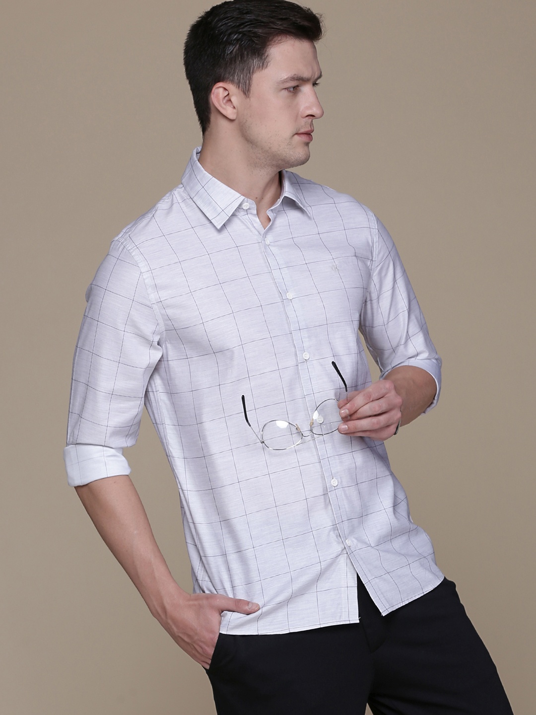 

Calvin Klein Jeans Men Grey Windowpane Checked Casual Shirt