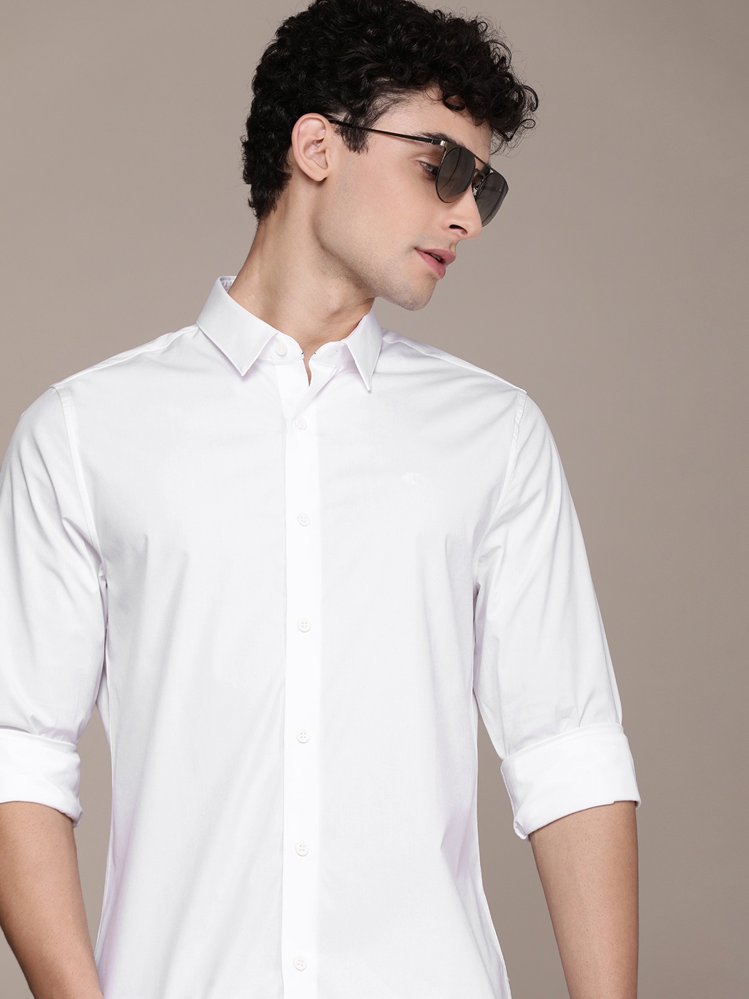 

Calvin Klein Jeans Men White Solid Slim Fit Casual Shirt