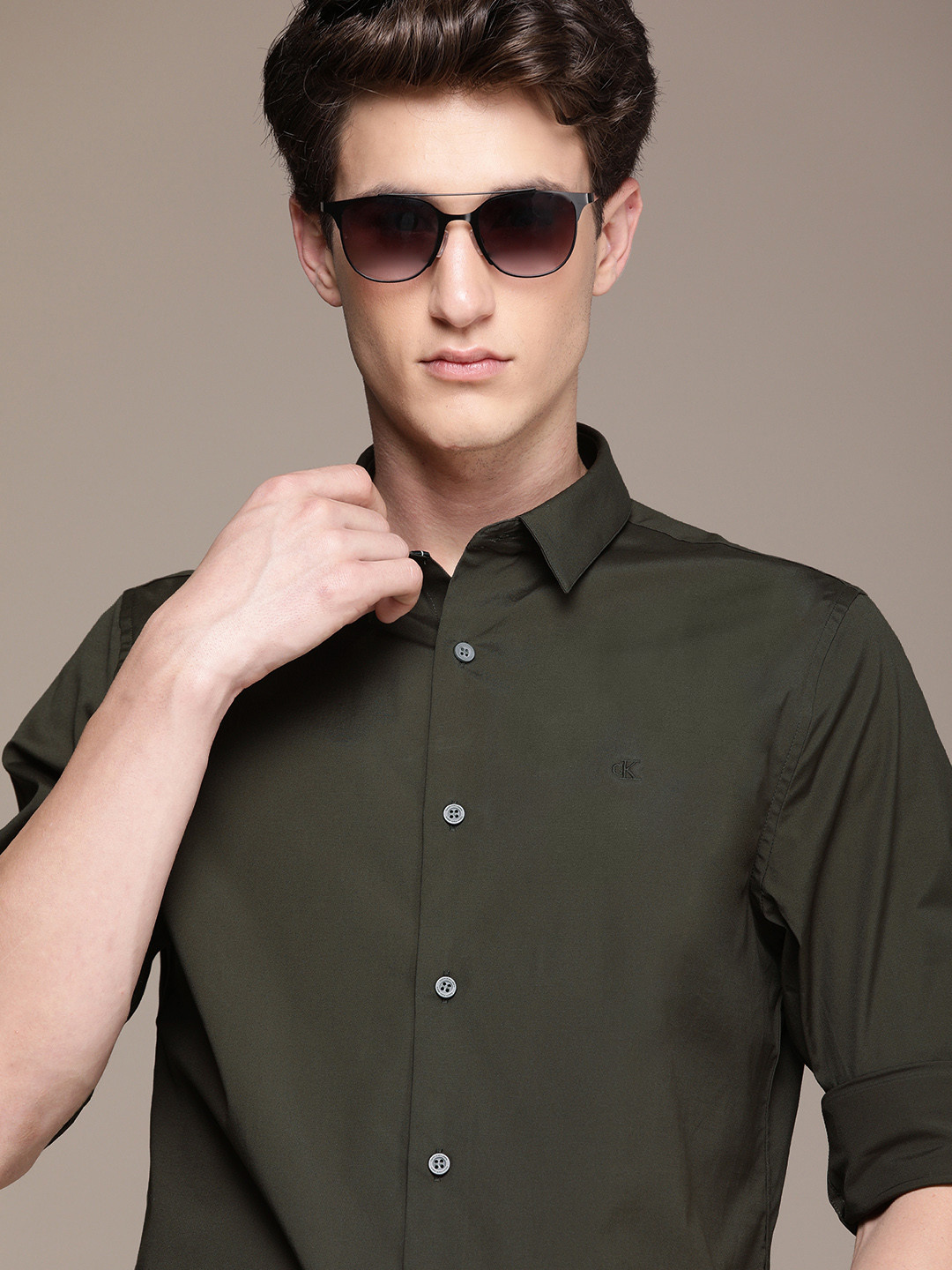 

Calvin Klein Jeans Men Olive Green Slim Fit Casual Shirt
