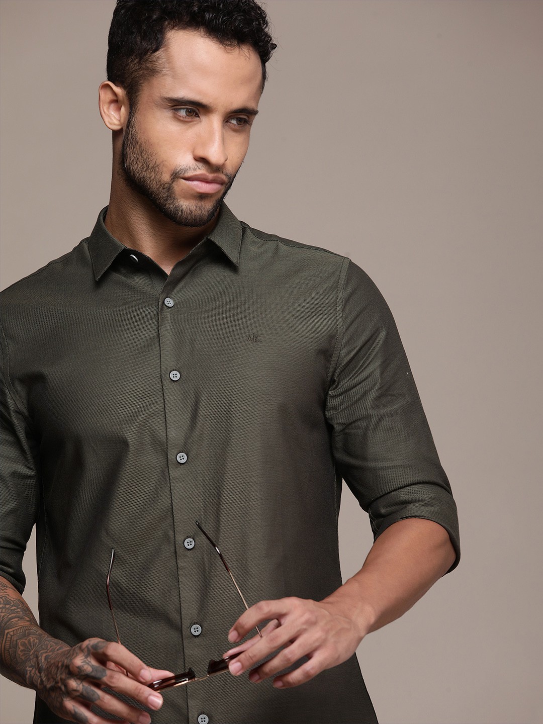 

Calvin Klein Jeans Men Olive Green Textured Smart Slim Fit Casual Shirt