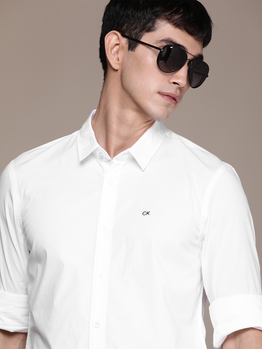 

Calvin Klein Jeans Men White Slim Fit Casual Shirt