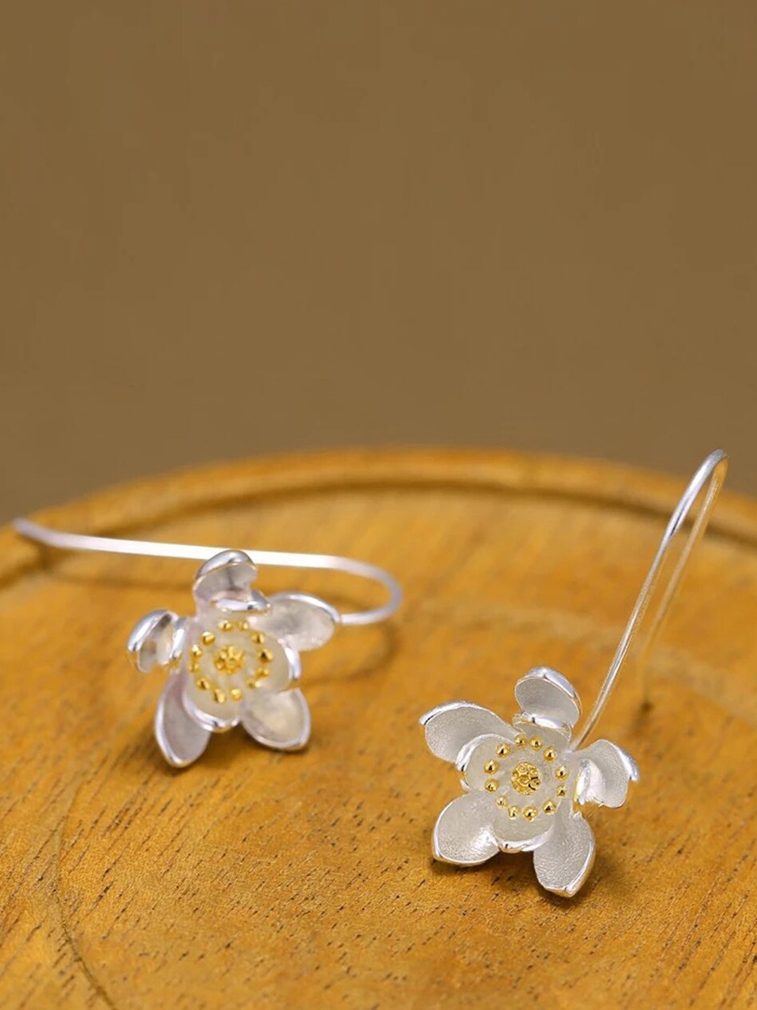 

MIZORRI Silver-Toned Contemporary Drop Earrings