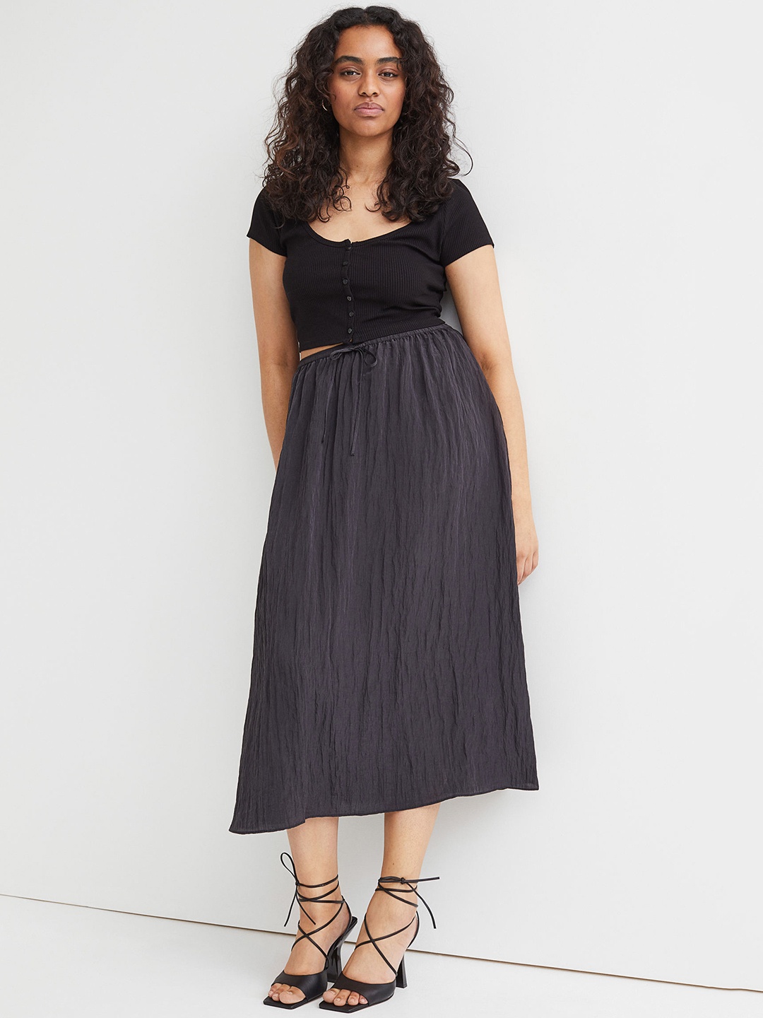

H&M Women Black Calf-length skirt