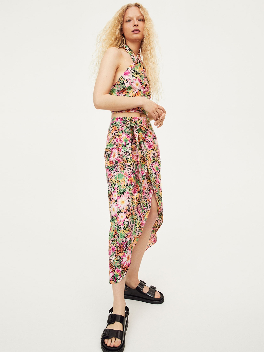 

H&M Women Multi-Color Floral Patterned Wrapover Skirt