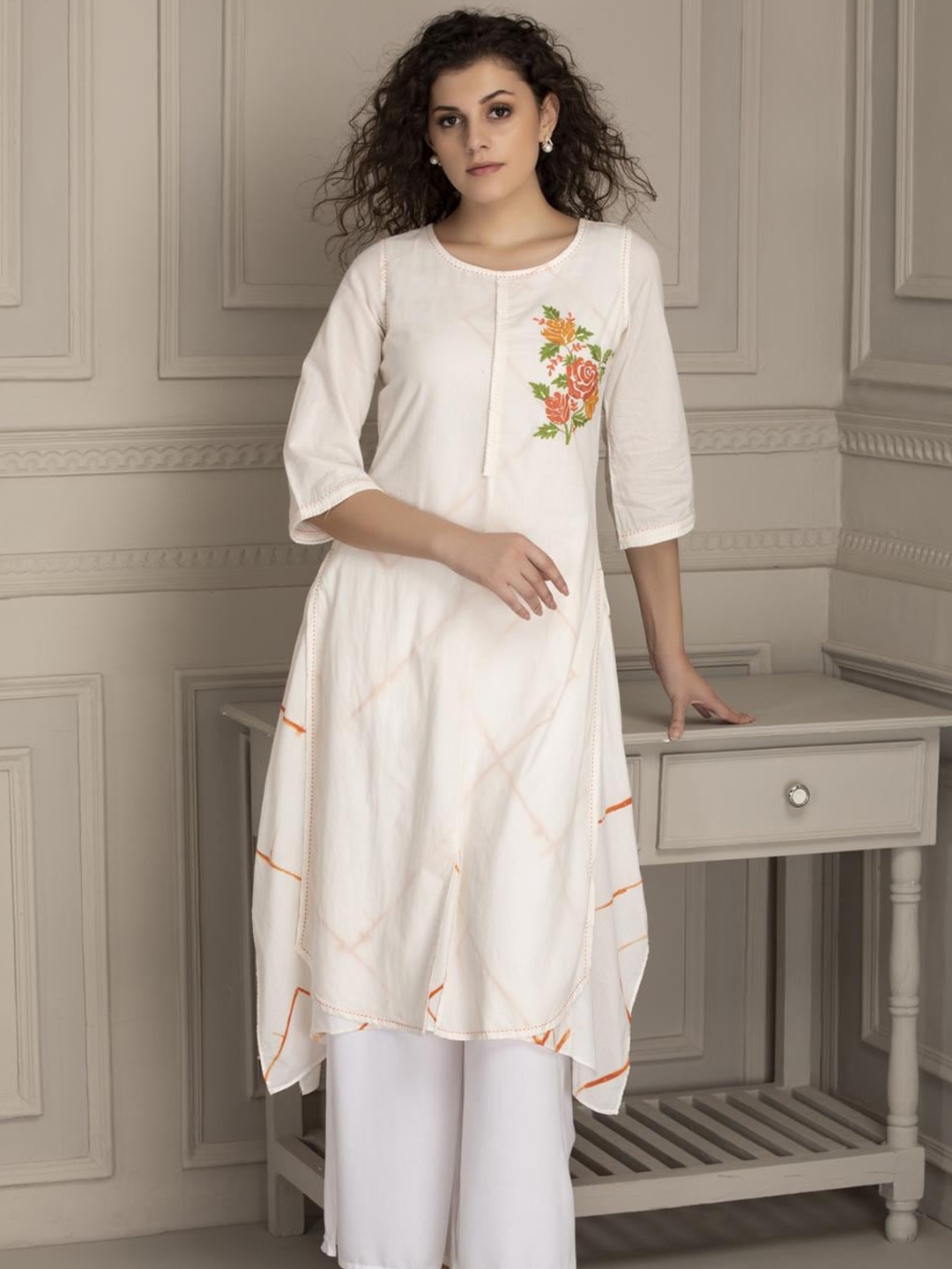 

Lakshita Women Yellow Kurta