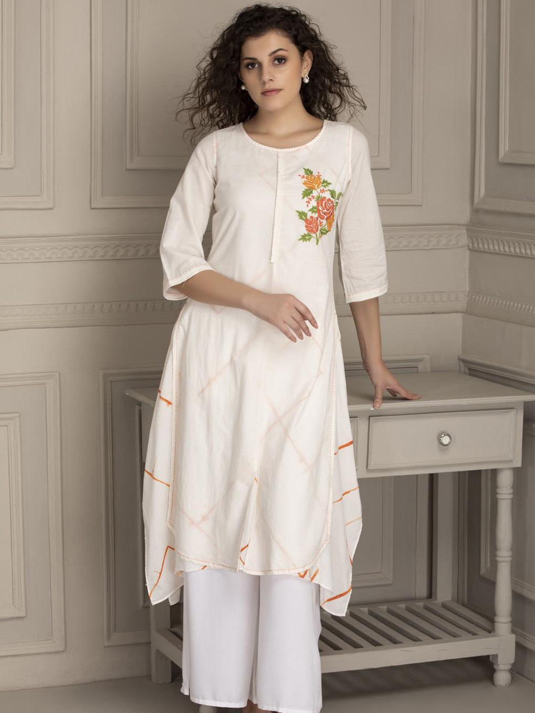 

Lakshita Women Yellow Kurta