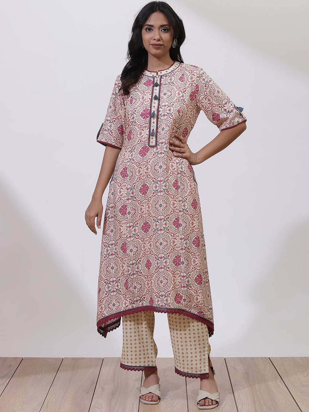 

Lakshita Women Pink Ethnic Motifs Printed Thread Work Kurta