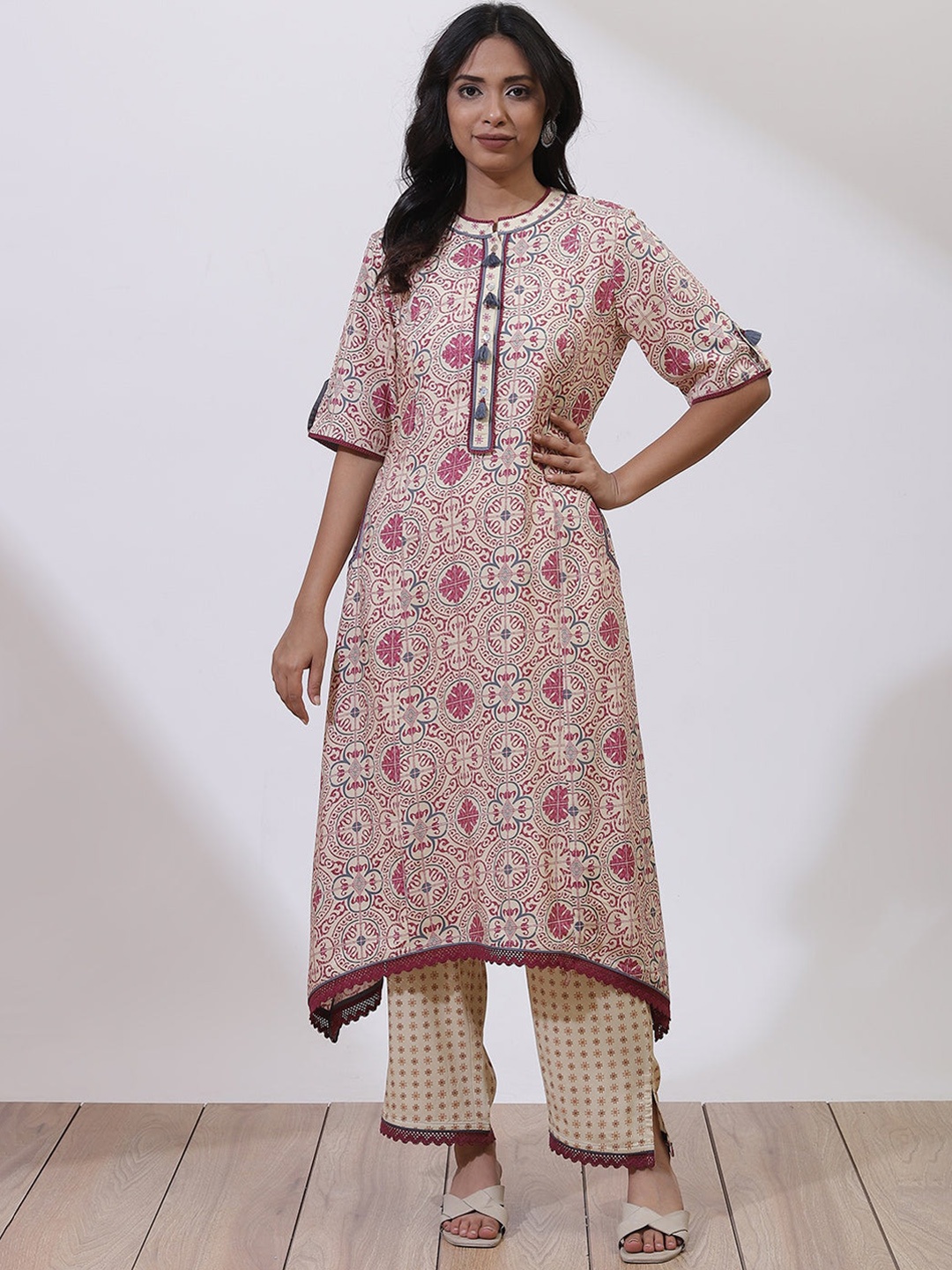 

Lakshita Women Pink Ethnic Motifs Printed Thread Work Kurta