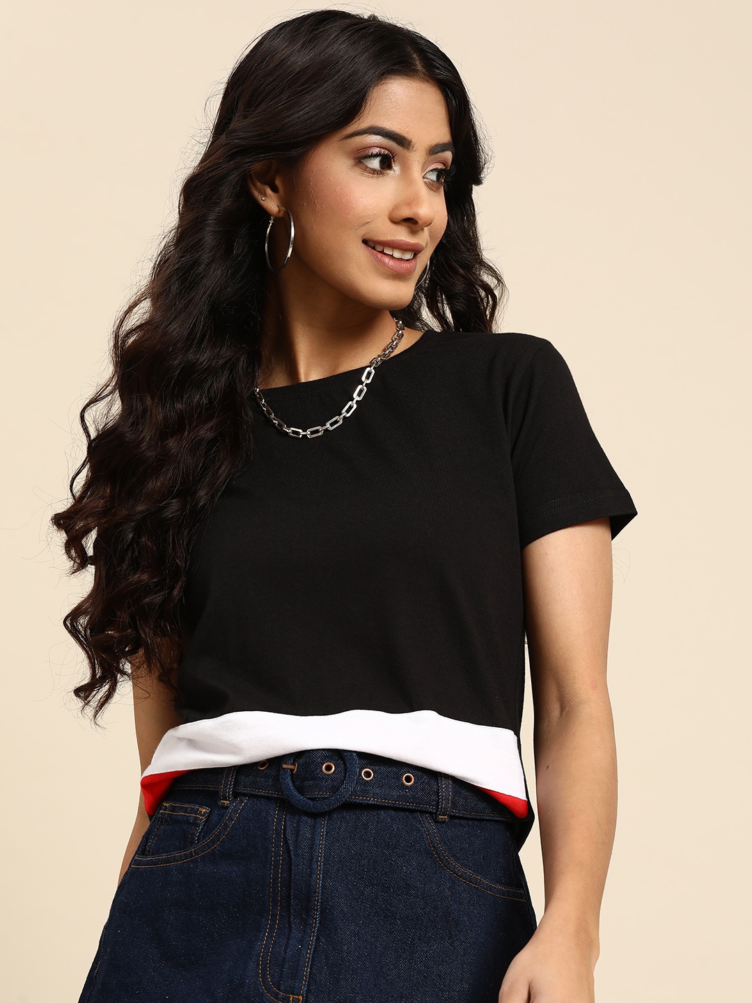 

HILL STREET Women Black & White Colourblocked T-shirt