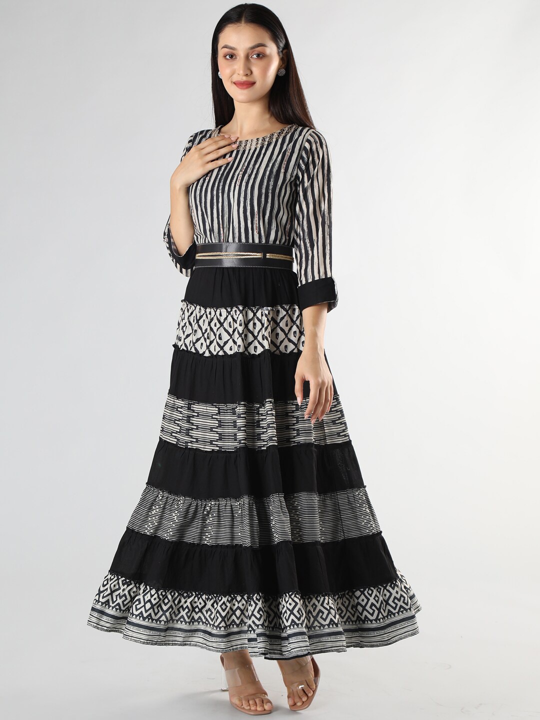 

taruni Women Beige & Black Geometric Printed Anarkali Kurta