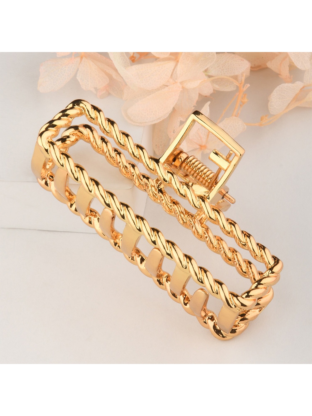 

Lilly & sparkle Women Gold-Toned Claw Clip