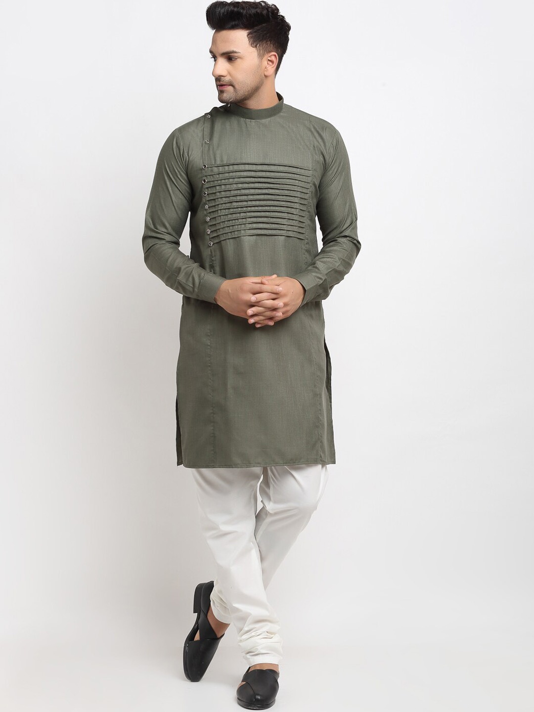 

Kaifoo Men Green Pleated Kurta with Pyjamas