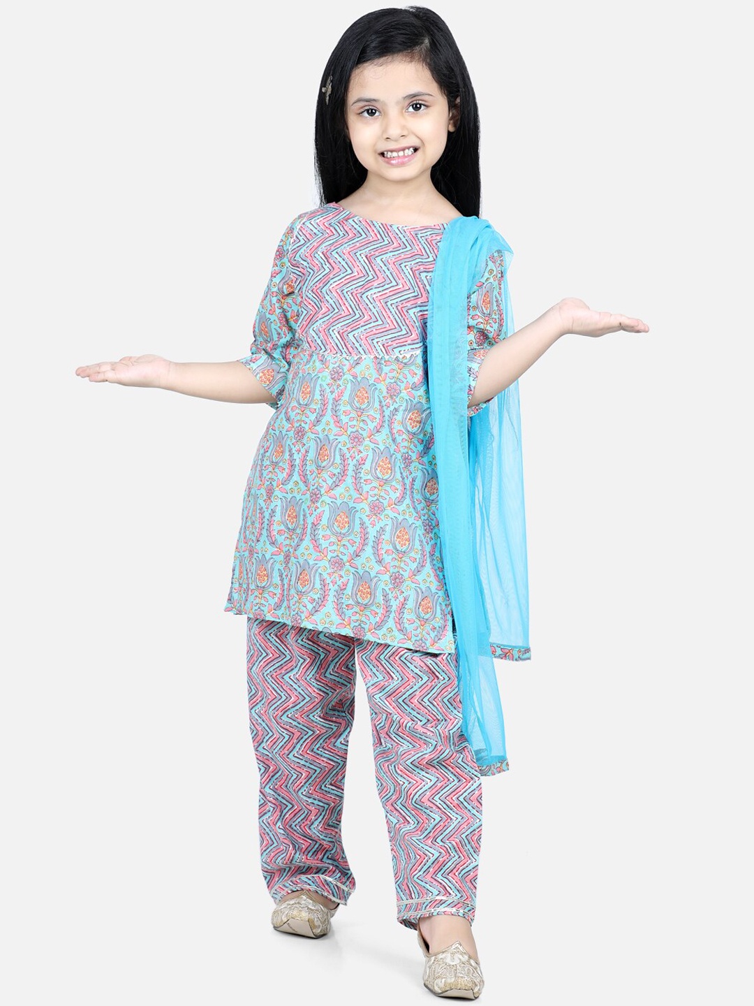 

BownBee Girls Blue Embroidered Patchwork Kurti with Salwar & With Dupatta
