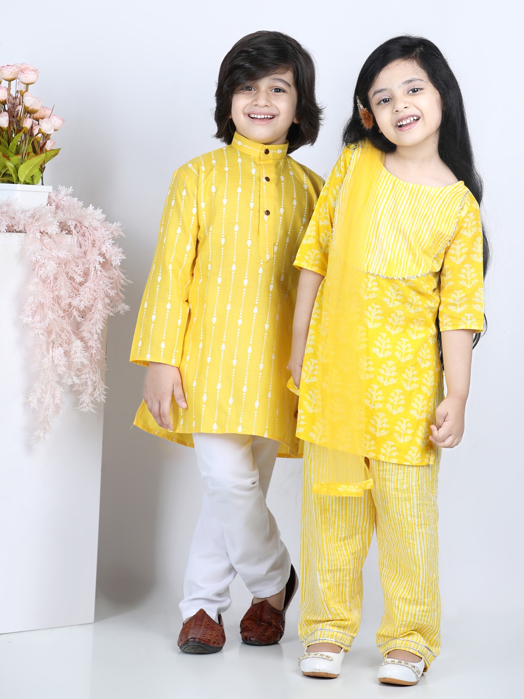 

BownBee Girls Yellow Printed Pure Cotton Printed Kurti with Pant