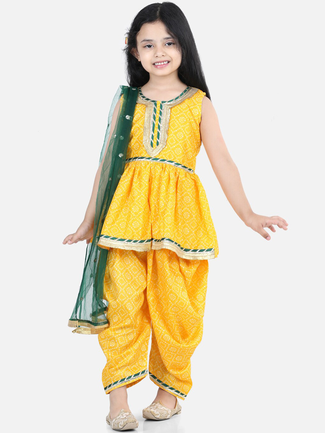 

BownBee Girls Yellow Printed Pleated Gotta Patti Kurti with Dhoti Pants & With Dupatta