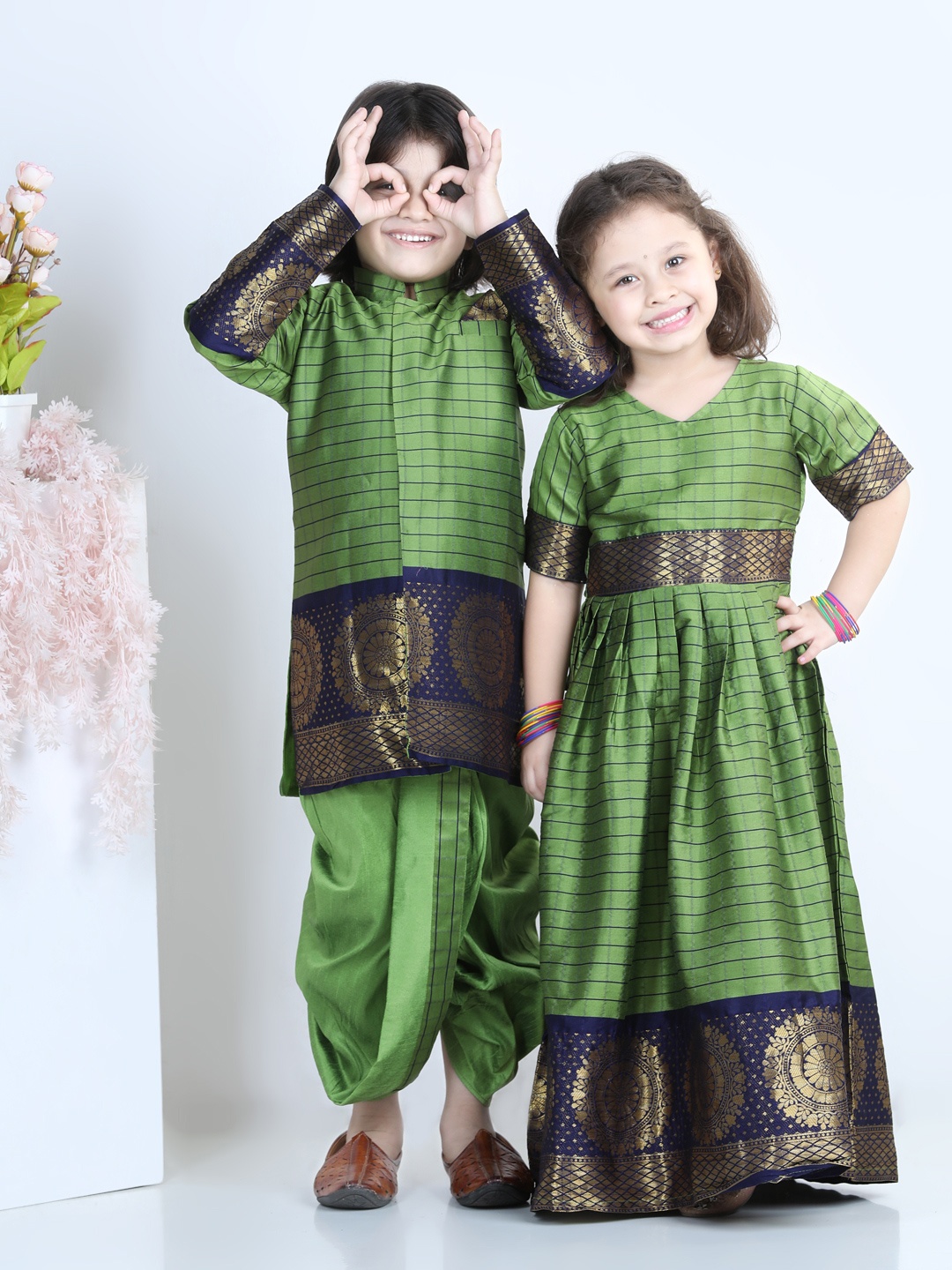 

BownBee Girls Green Ethnic Motifs Printed Silk Fit And Flare Maxi Dress