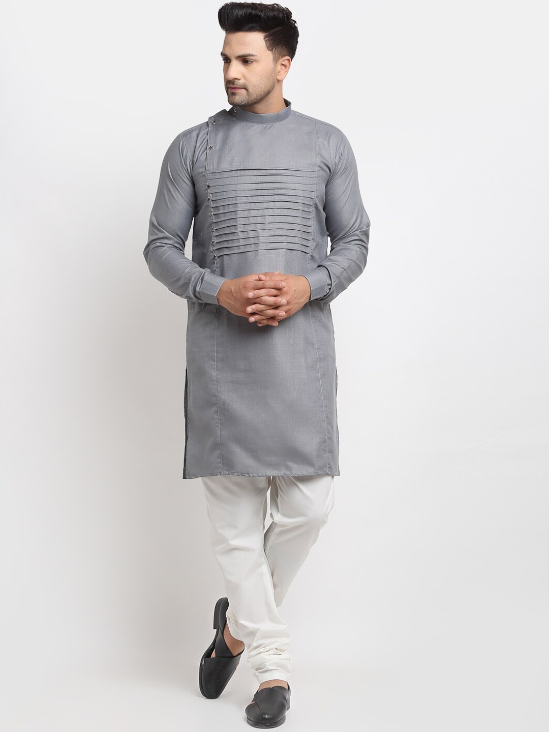 

Kaifoo Men Grey Thread Work Kurta