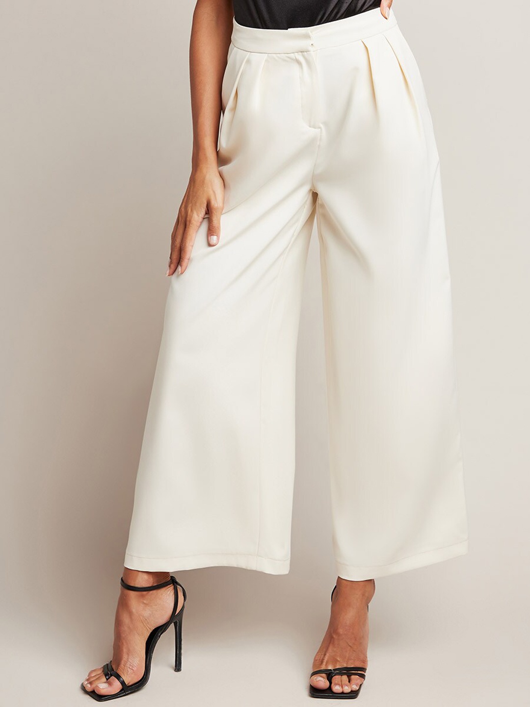 

Styli Women Cream-Coloured Hook-Zip Closure Wide Leg Tailored Pants
